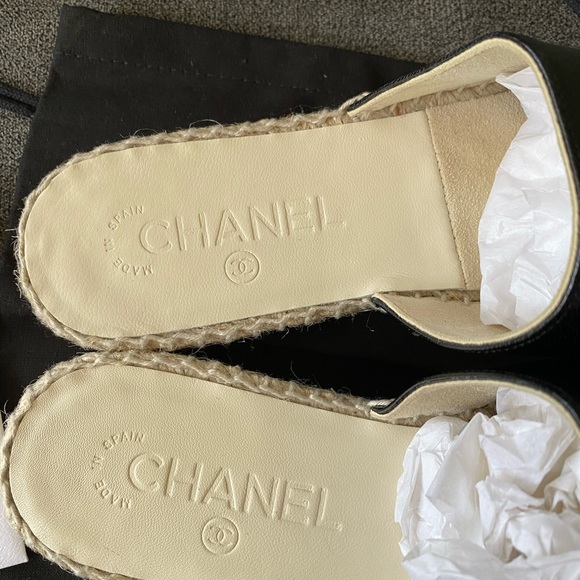 COPY - CHANEL Black Patent CC Backless Espadrille… - Picture 3 of 6